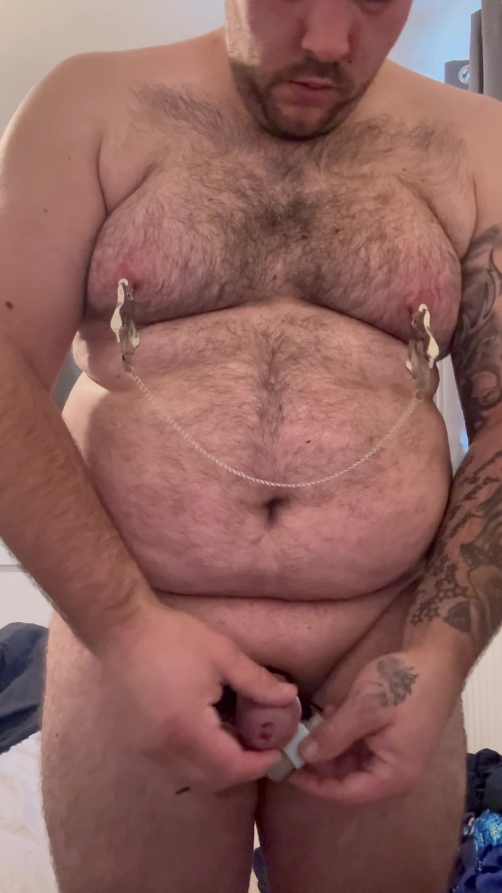 Shaun Cbt: 用乳头夹紧致的重鸡巴束缚