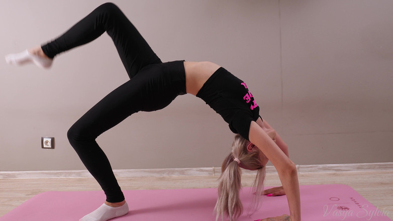 Vasya Sylvia: I Get a Lot of Cum in My Pussy - Dildo...