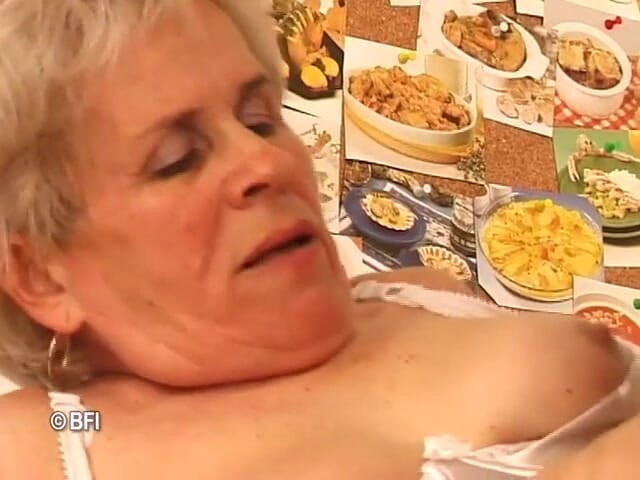 Mature Babes: Szara i dzika babcia