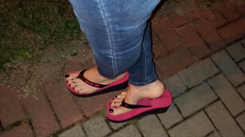 Heelex: Crossdresser in Very Sexy Flip Flops Walks the Street