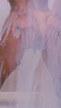 Lavement au lait sous la douche