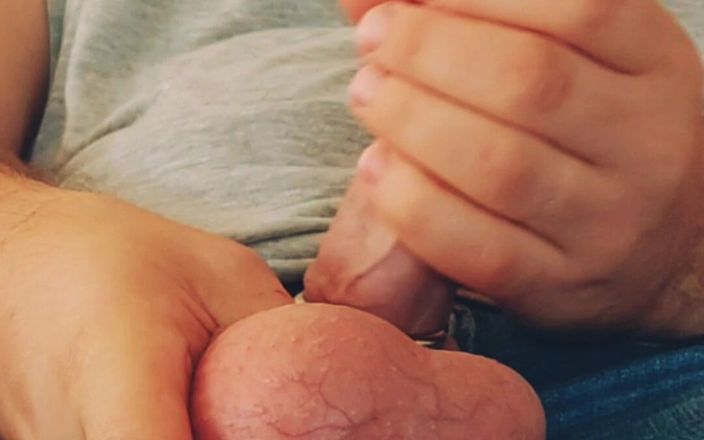 Amreis: Sert mastürbasyon yaptıktan sonra güçlü orgazm. Yarak üzerinde sperm