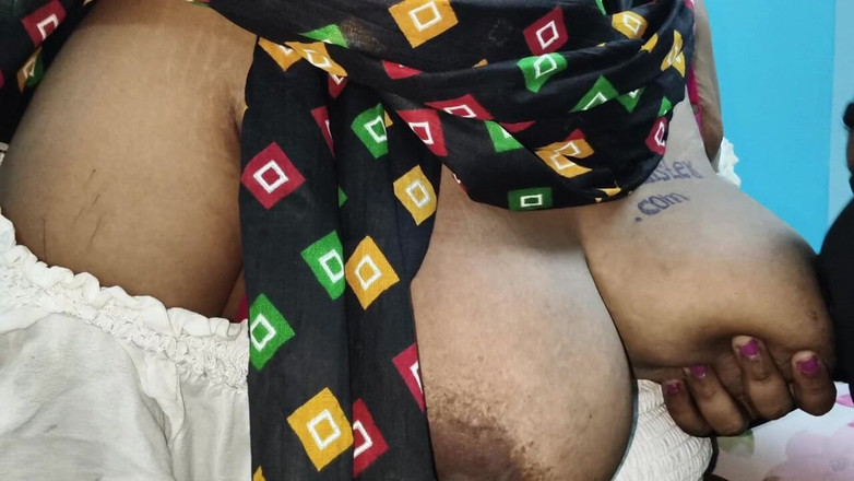 SneakyManner48: Indische tante Tattoo-Kunde, ich hatte unerwartet sex mit ihr, während...