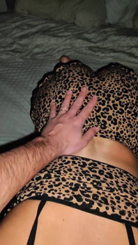 Peitos Naturais Grandes, Esposa Transando Estilo Cachorro Com Sua Bunda Enorme