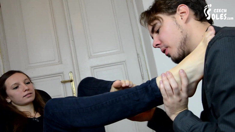 Czech Soles - foot fetish content: Sneakers and bare feet after running