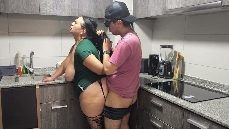 Riderqueen: prashanskon, sauteli mammi aur uski hot rasoee ke lie vidiyo
