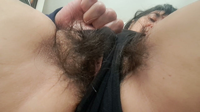 Mommy big hairy pussy: MILF mit schmutzigen Höschen