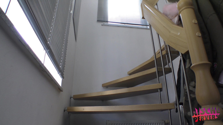 Aische Pervers: Secretly fucked on the stairs