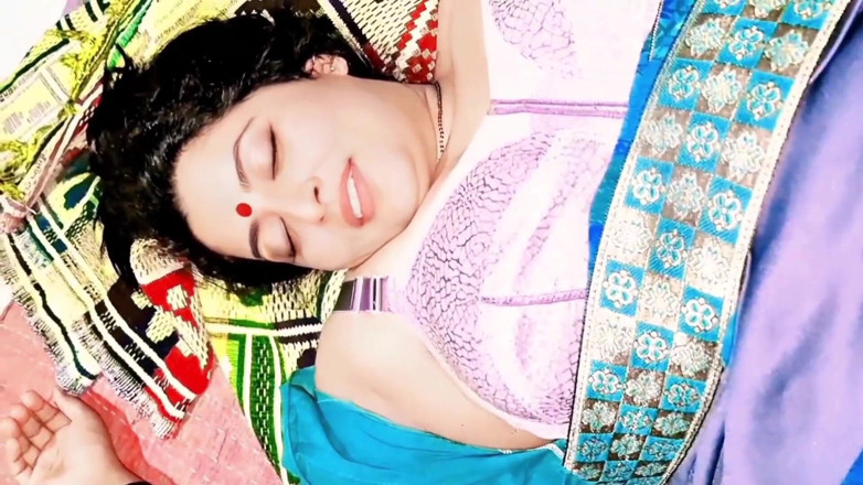 Sexybhabhi999: Маратхи женщины занимаются сексом со своим другом мужа, она громко стонет в Маратхи
