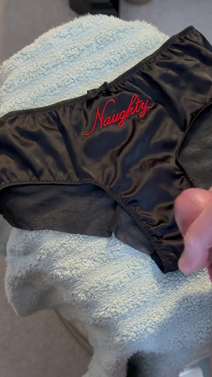 CumDaily: Pancutan mani pada seluar dalam isteri 9