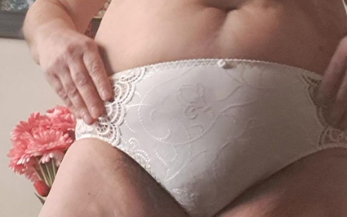 Mommy big hairy pussy: Trong quần lót và chạm vào cơ thể người lớn