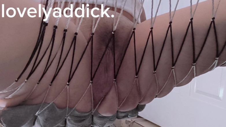 Lovelyaddik: Une demi-sœur qui se balance s’est fait embrasser