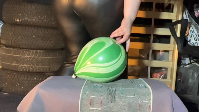 BeachBallsDuo: Piccoli palloncini schiacciati sotto i nostri corpi pesanti!