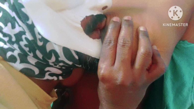 Sweethoneybgl: Огромные сиськи индийской девушки дези сосет и кусает соски крупным планом с похотливыми стонами