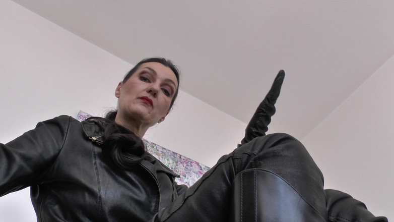 Lady Victoria Valente: Kara za kolano chłopca stajennego, POV, Lady Victoria Valente
