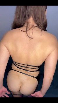 Kamu mau aku dudukin memek tante seksiku di wajahmu?