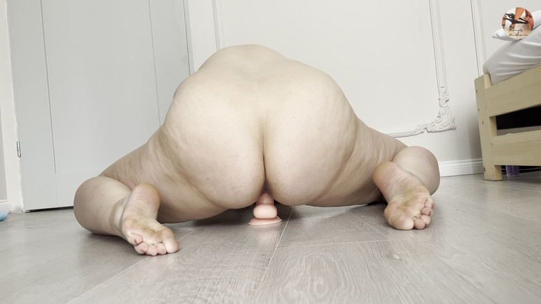 beauty_and_the_other_one: 집에서 혼자 딜도를 타고 있는 찐 아마추어 밀프