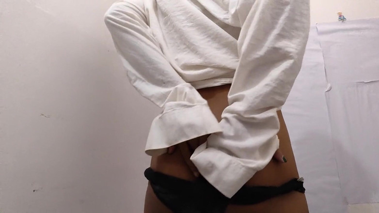 desigirl93: Ky kayganlaştırıcı ile sıkı amcık parmaklıyor