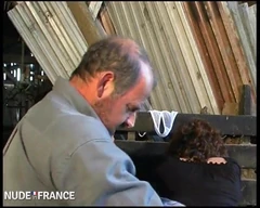 Ahırda iyi değil miyiz, samanda göt ve havada amcık?