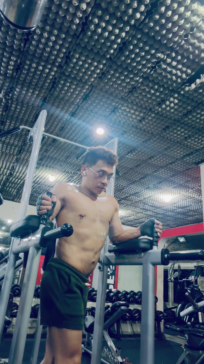 The Fitmaster: Pinoy Muscle Twink Jerks of After Work Out Incl.nipple Play