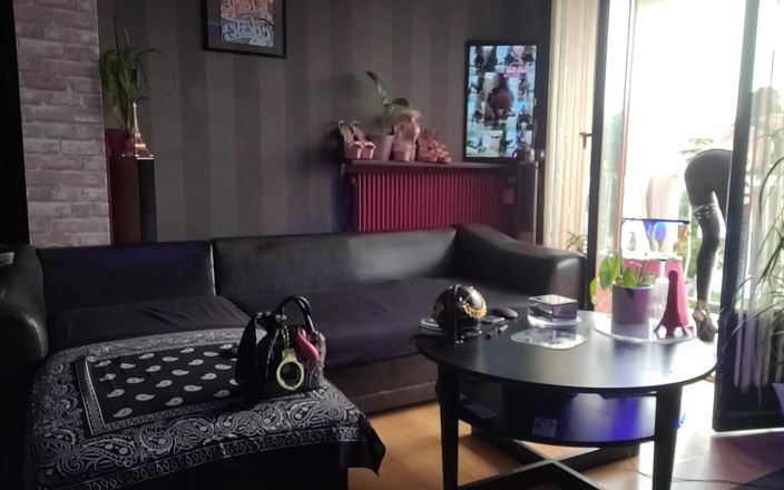 VaneSsa BiTCHx: 阳台上的黑豹展览