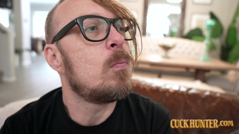 Cuck Hunter: Sheena Ryder, femme à forte poitrine, trompe son mari pour le...