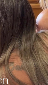 4K Carlie Vixen's Frosting Fest: Alta Rubia MILF Esposa Caliente Devora 6 Bellezas De Lencería
