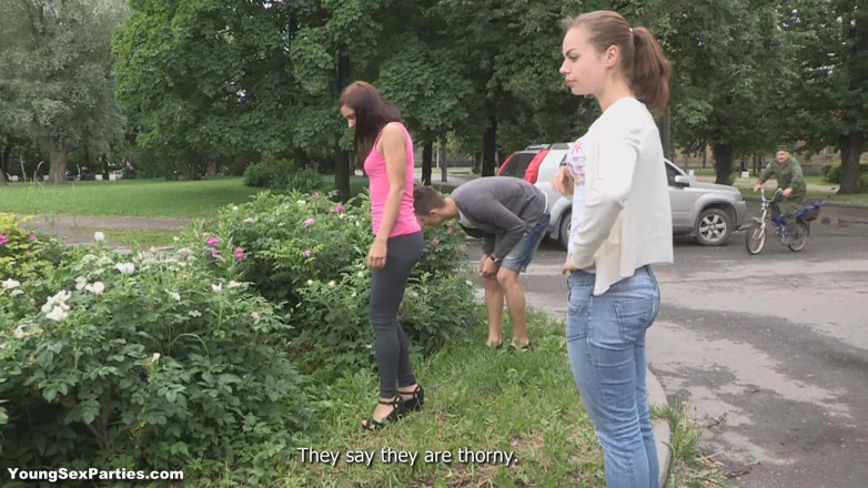 Young Sex Parties: nastolatka mają imprezę w domu