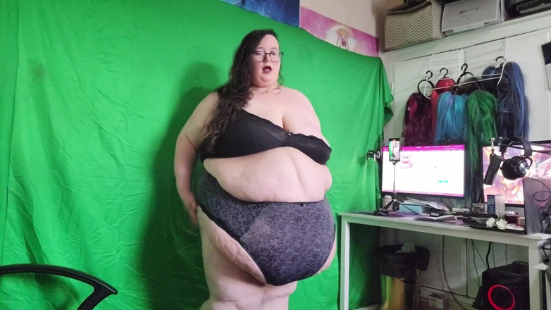 SSBBWLadyBrads: SSBBW smyslné pohyby a striptýz