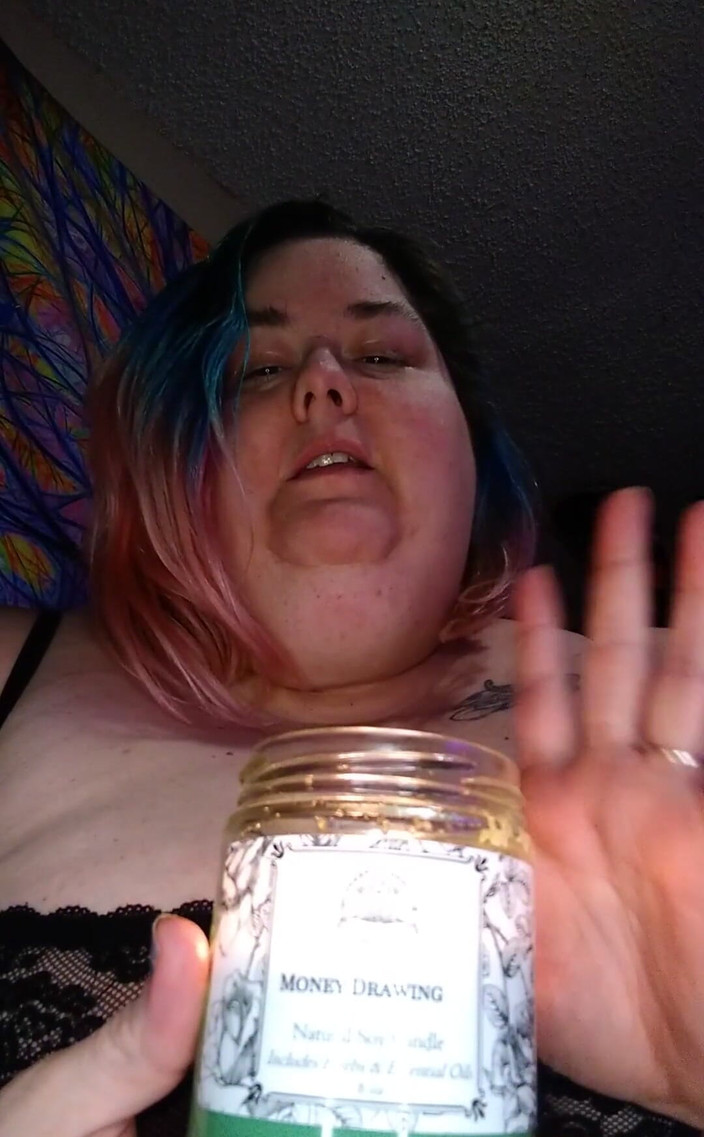 Kitty Delgato: 나는 너에게 마법을 퍼붓는다