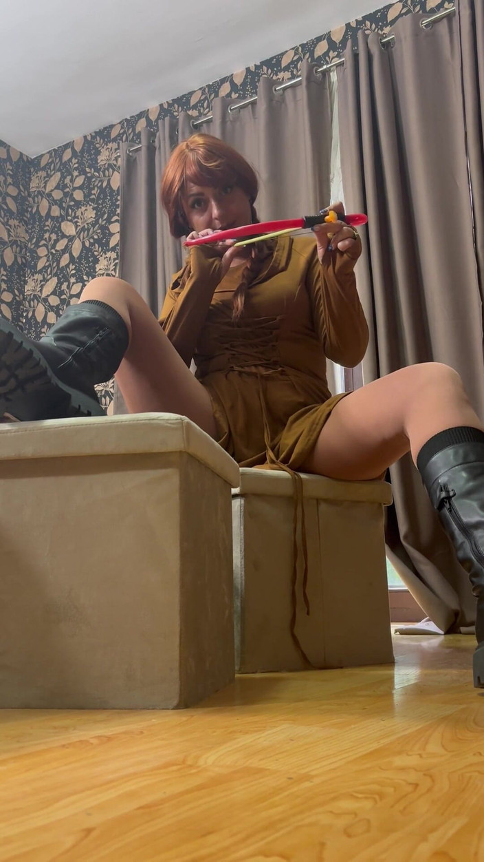 MilfyCalla: Slečna Hoods Sexy Lukostřelba vás škádlí s každým výstřelem