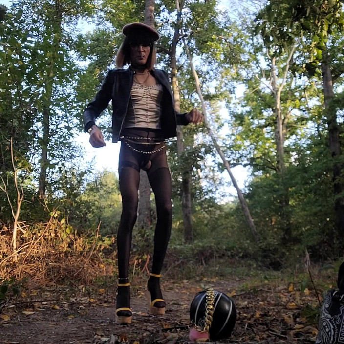 VaneSsa BiTCHx: Exhibition En Prostituée, Sur Un Parking En Foret À La Faisanderie 91 [4sep25]...