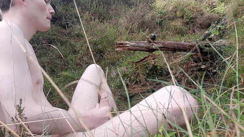 Forest Boi: Masturbazione all'aperto