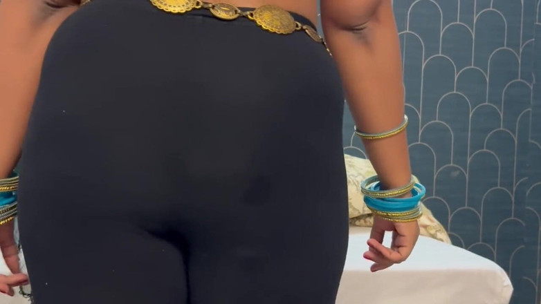 desi_babe1234: MILF ก้นน้ำตาลโดนฉีกกางเกงก่อนขี่ควยใหญ่ของสามีเพื่อน