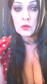 Röd matte läppstift applikation pout pucker läpp luktar