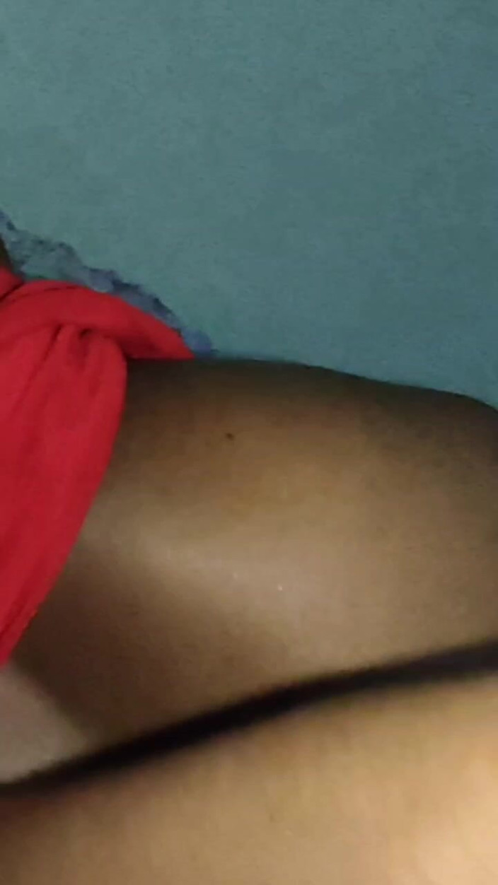 Auntysex711: La mia sorellastra mi succhia il cazzo. Molto bene qui...