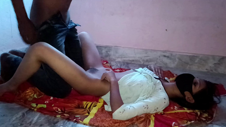 HousewifeGeeta: หนุ่มบ้านข้างๆ เย็ดหีภรรยาเกต้า ทรีซั่มอินเดีย