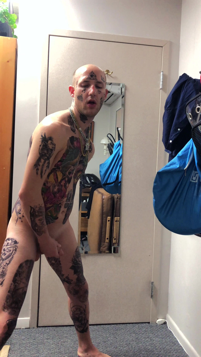 Straight ish Jake Grand: Potetovaný Twink Masturbace Solo