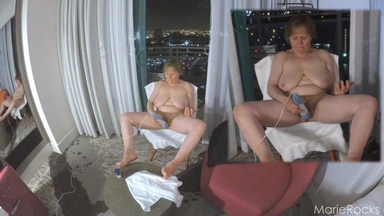 MarieRocks: Mature Stepmom Masturbating on a Beautiful Night