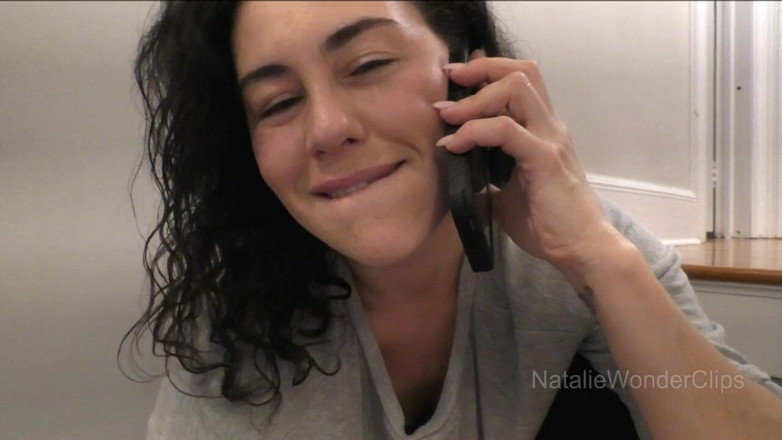 Natalie Wonder: La matrigna prende un manico sul tuo cazzo duro e...