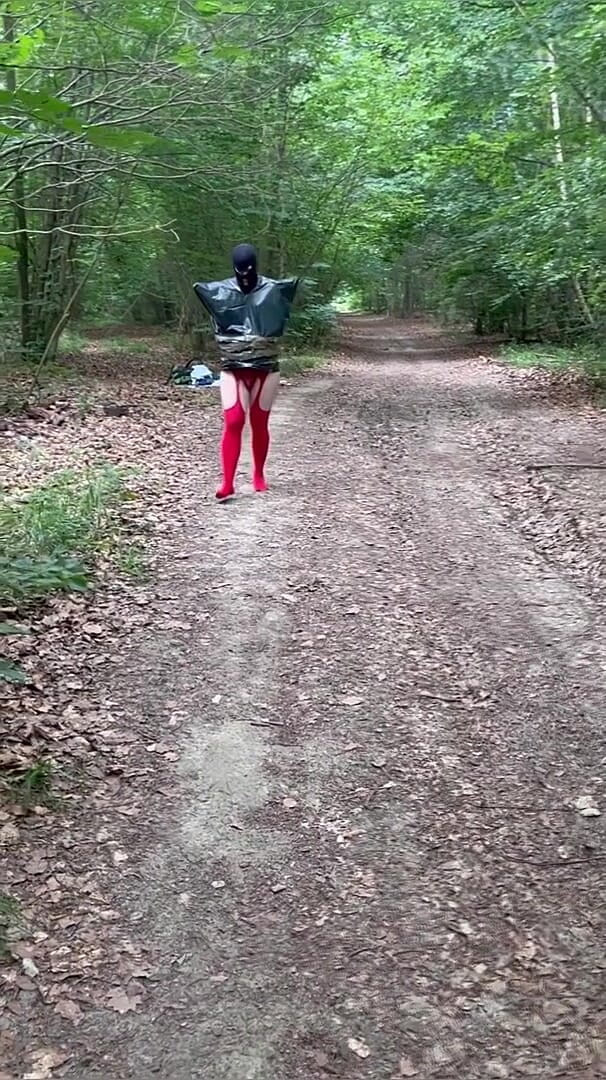 Maitresse Clara: Punição Na floresta...