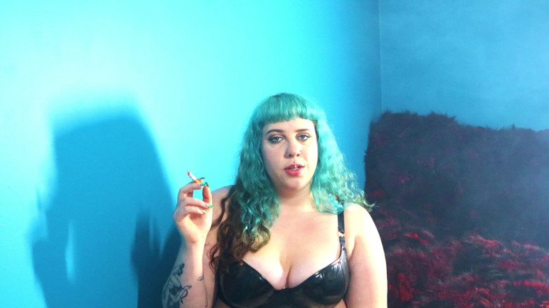Goddess Kinx: Powersmoking i blank pvc -behå & trosor