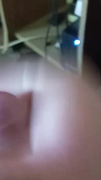 私のチンポに近づく