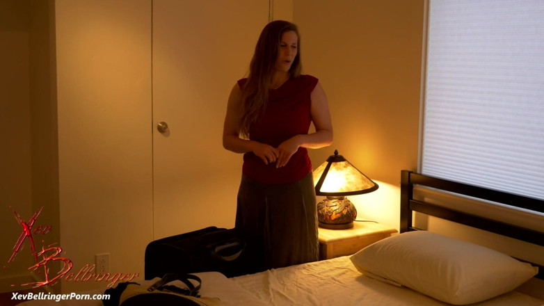 Xev Bellringer: Follando a tu madrastra en la cama