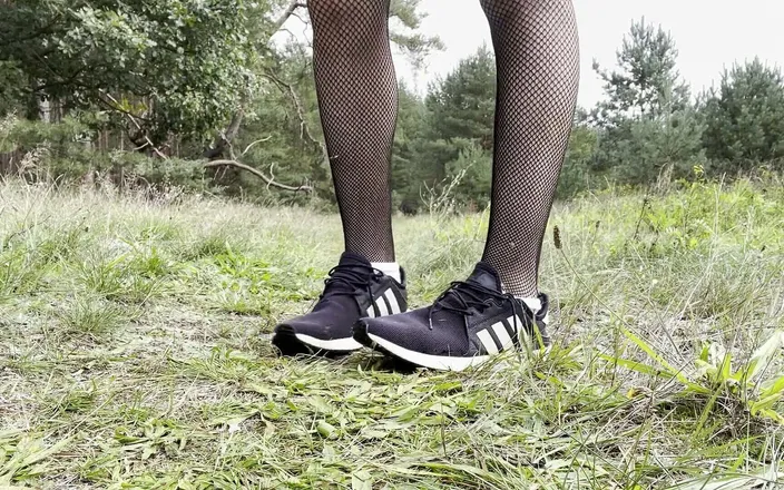 Apomit: Teen hot gay boy flashes in Short leather skirt. No...