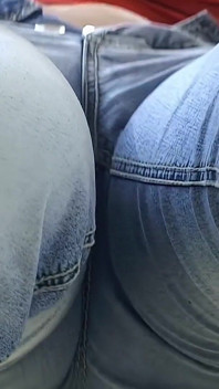 Peeing Babes Sarah Wright and Michelle Thorne