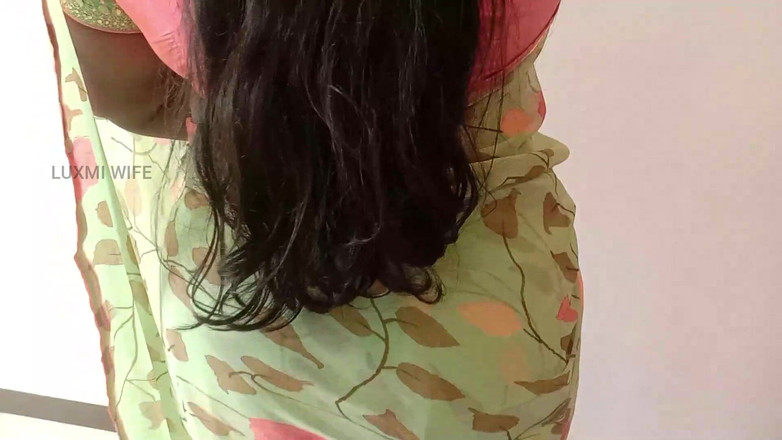 Luxmi Wife: Bts - Naken videosamtal till vän. Cuckold make tittar på