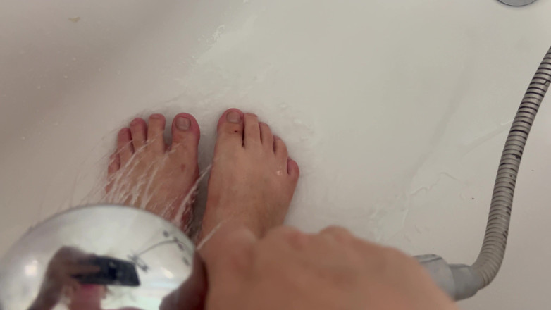 EeveeXo: Мию мої спітнілі ноги після бігу