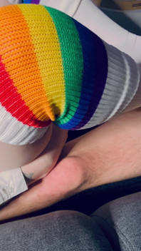 Saya sockjob abang tiri saya dengan stokin panjang
