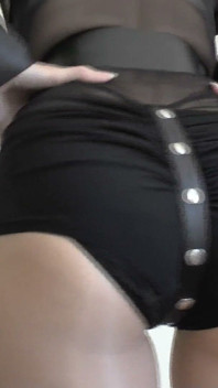 กว้าง, เข็มขัดแน่น- cinched ไปยังรูสุดท้ายมาก, มันไม่ได้ใดๆที่แน่นกว่านี้ตอน 84